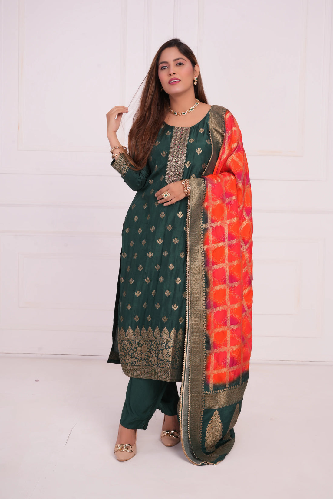 Women Ethnic Motifs and Zari Embroidered Kurta with Trouser & Banarsi Dupatta