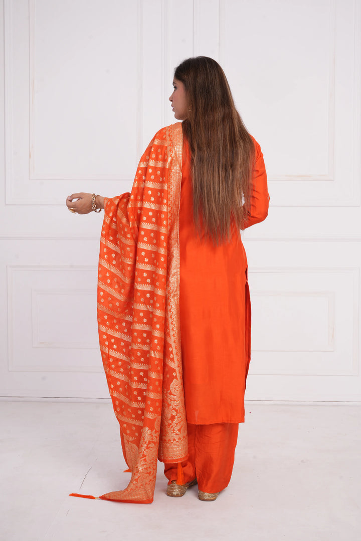 Women Ethnic Motifs and Zari Embroidered Kurta with Trouser & Banarsi Dupatta