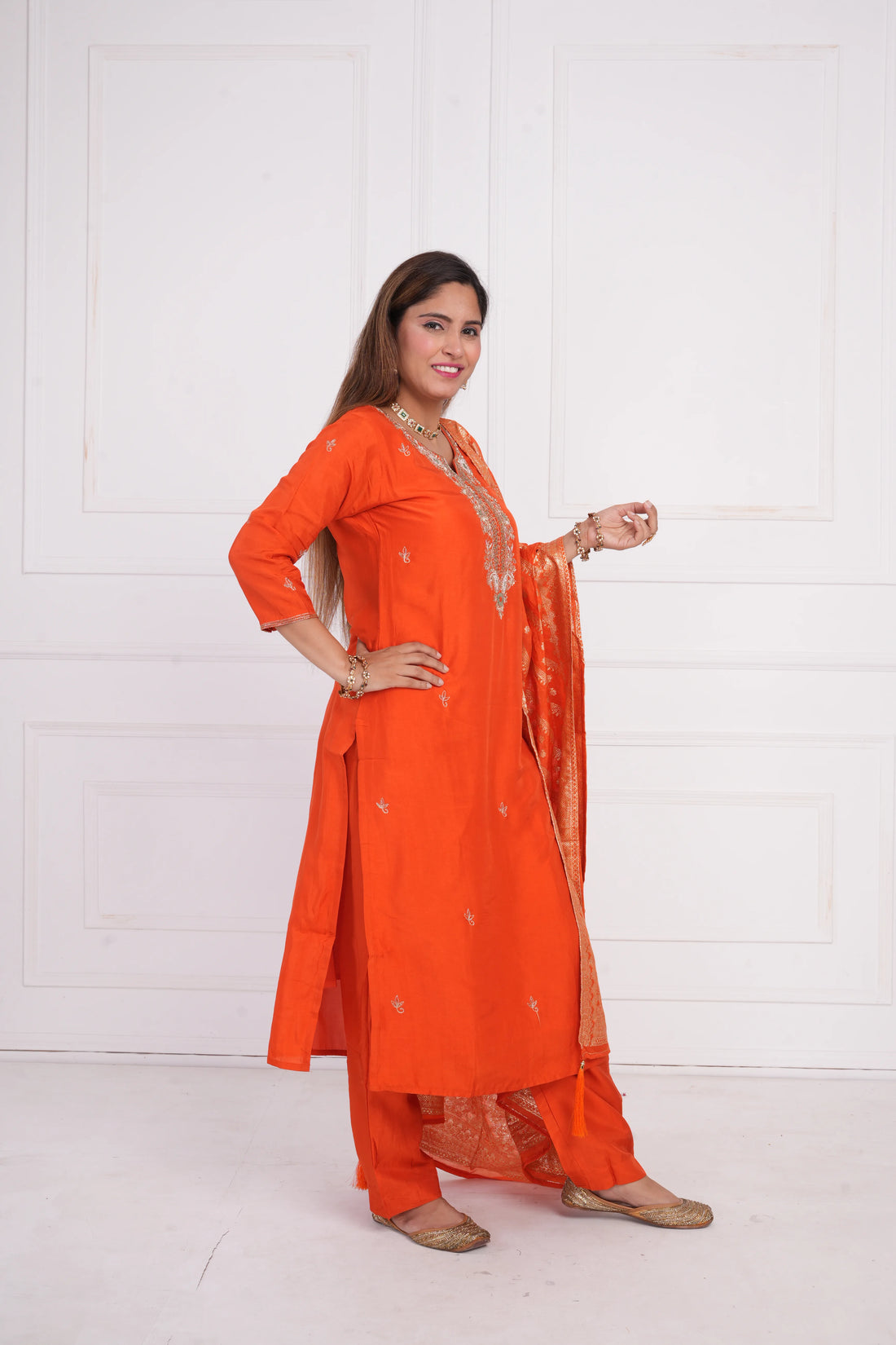 Women Ethnic Motifs and Zari Embroidered Kurta with Trouser & Banarsi Dupatta